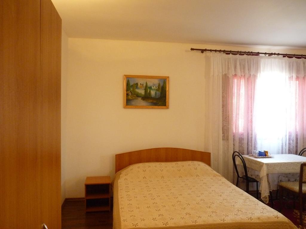 Casa Maxim Hotel Сулина Стая снимка
